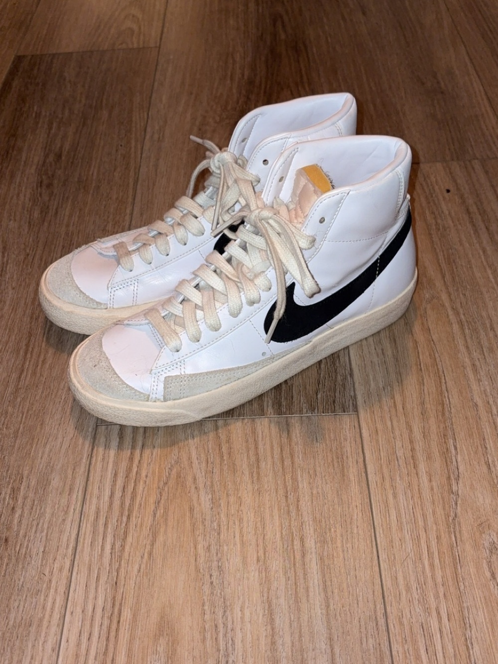 Nike Women’s White High-Top Blazer 77